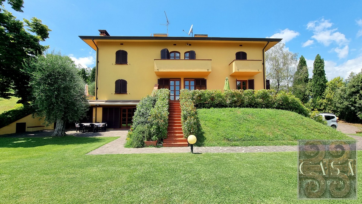 Villa with pool for sale near Lucca Tuscany