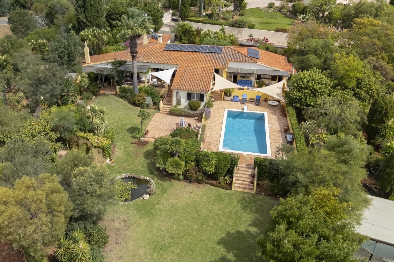 3 + 2 Bedroom Villa with Modernized Rustic Style with Paradisiacal Garden