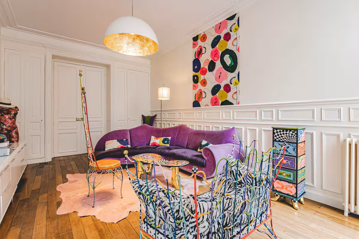 PRESTIGIOUS BUILDING IN THE HYPER CENTER OF REIMS, NEAR TRAIN STATION AND TOWN HALL