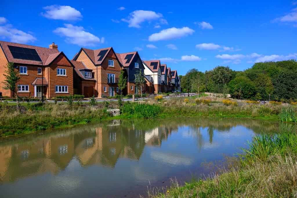 High Wycombe 2-Bedroom Apartment for Sale with Country Park Views