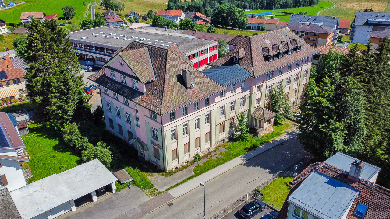 Historic industrial building in the heart of Ste-Croix