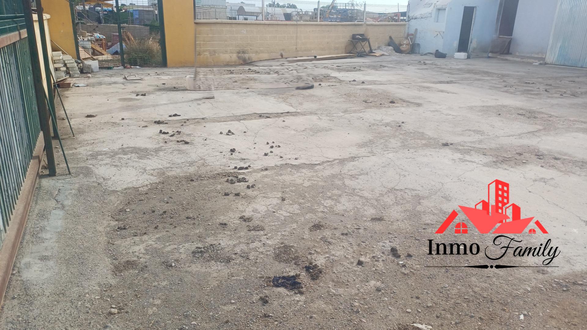 SALE OF INDUSTRIAL WAREHOUSE WITH PLOT. LA CAÑADA AREA.