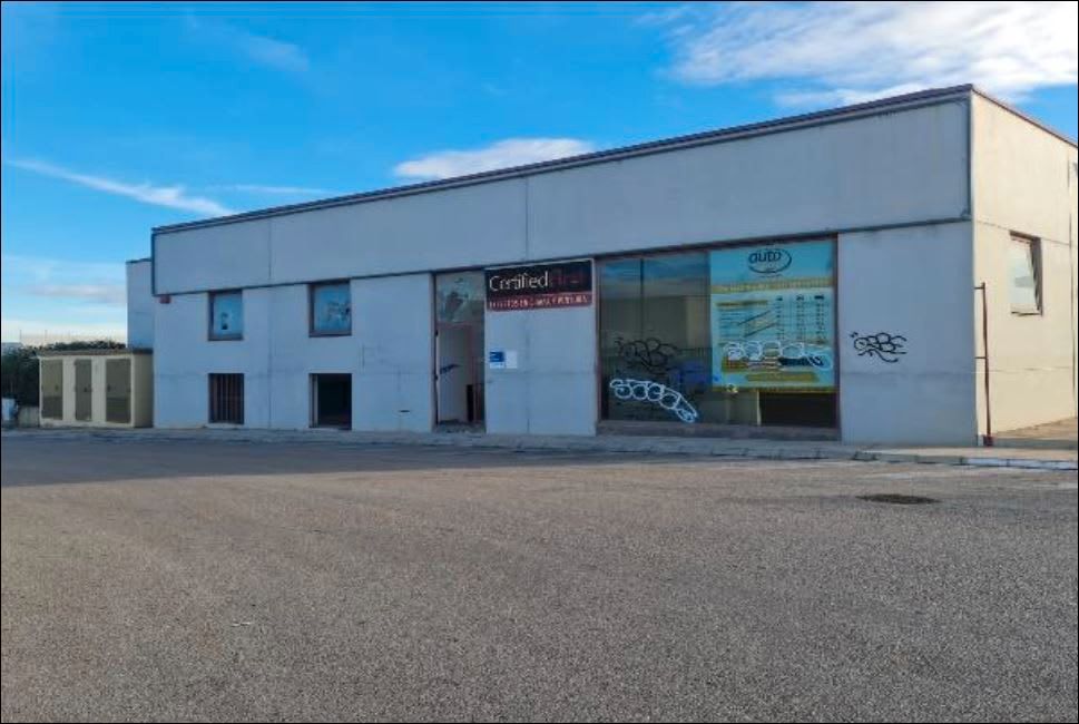 Commercial for sale in Alzira, Spain