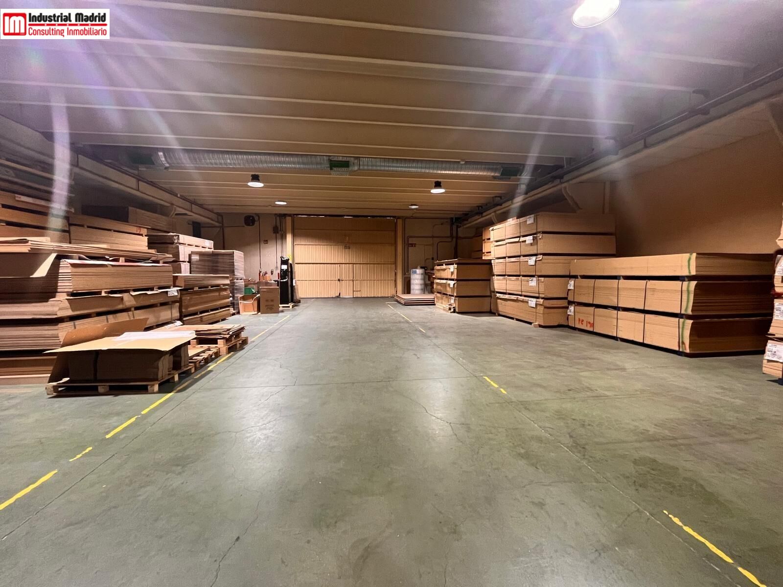 Industrial Madrid presents this spectacular industrial warehouse