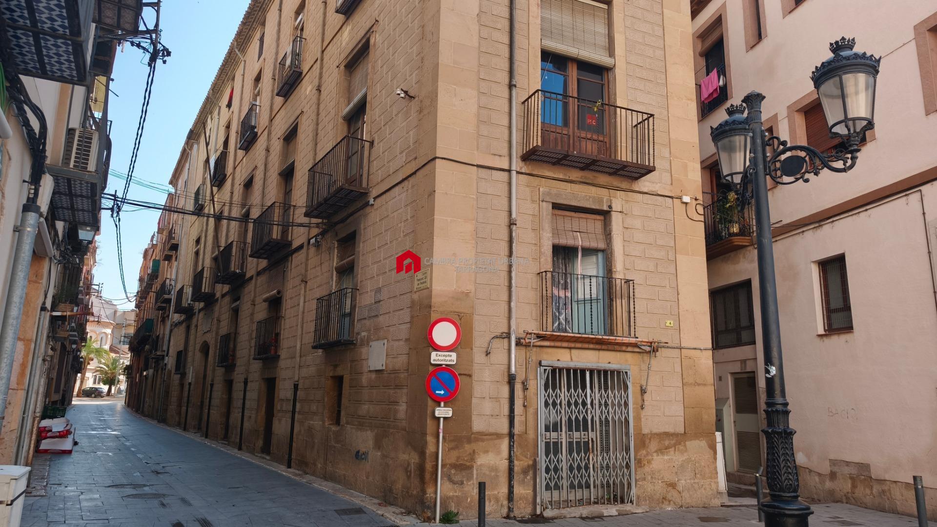 Unique building for sale in the historic centre of Tortosa