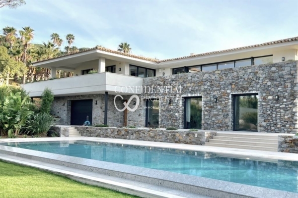 Beautiful contemporary, a few steps from the beach and a few minutes from the port - 83990 ST TROPEZ