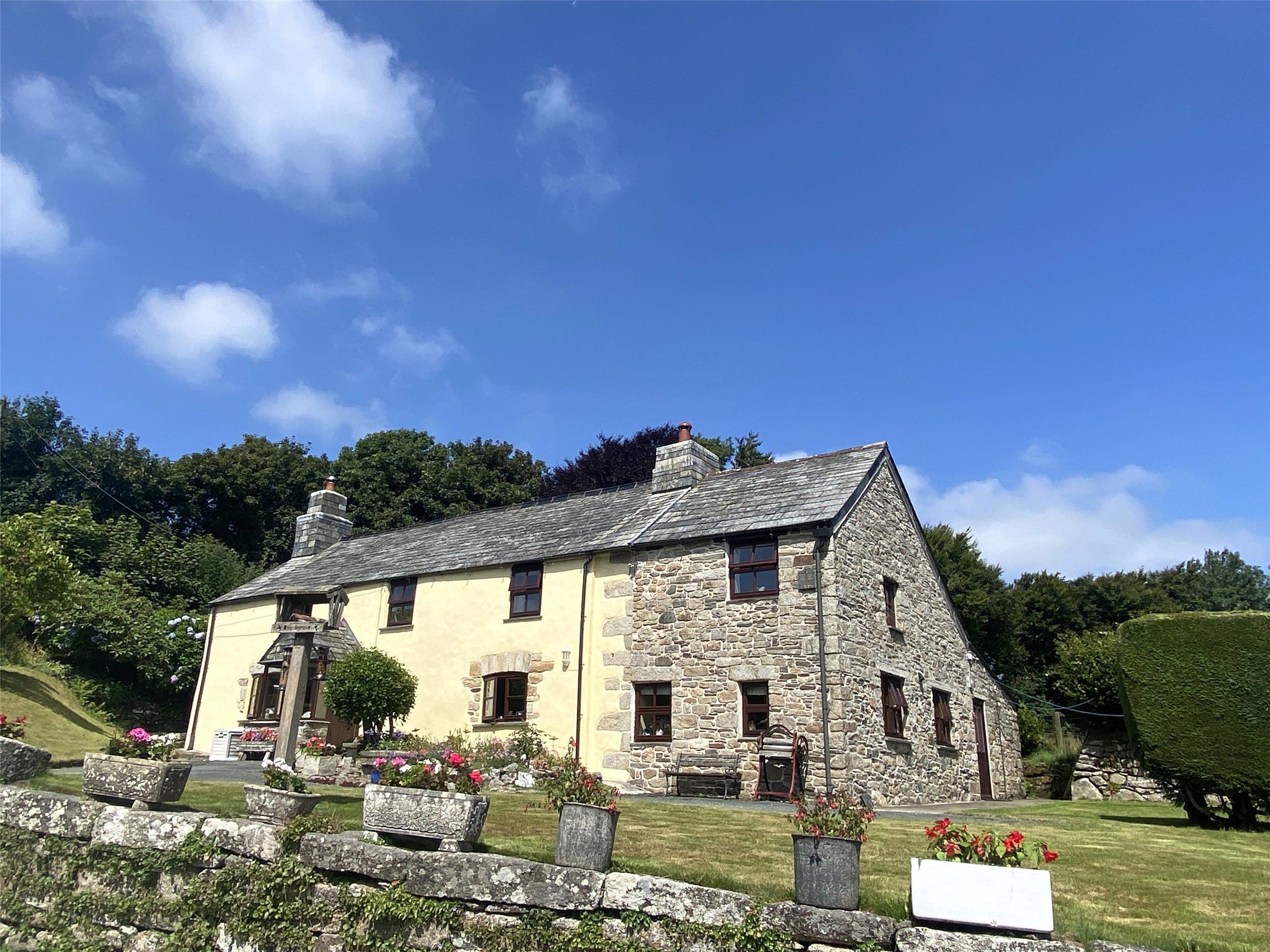 Detached House: for sale in Launceston Cornwall