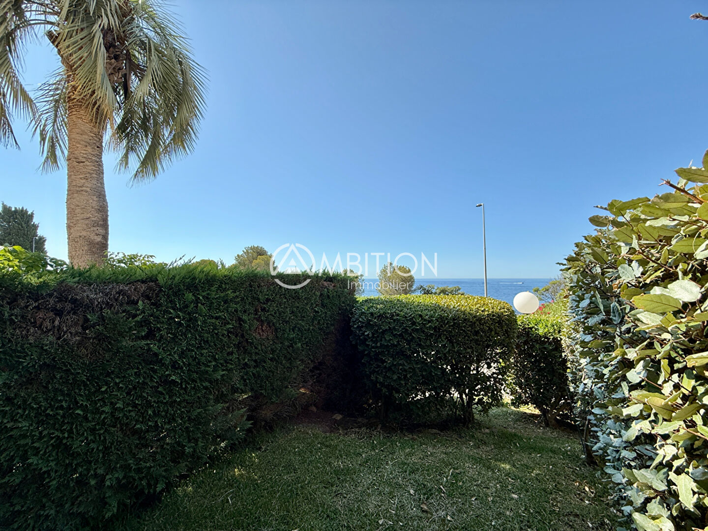 Sea view and garage for this 2-room apartment in Saint Raphael