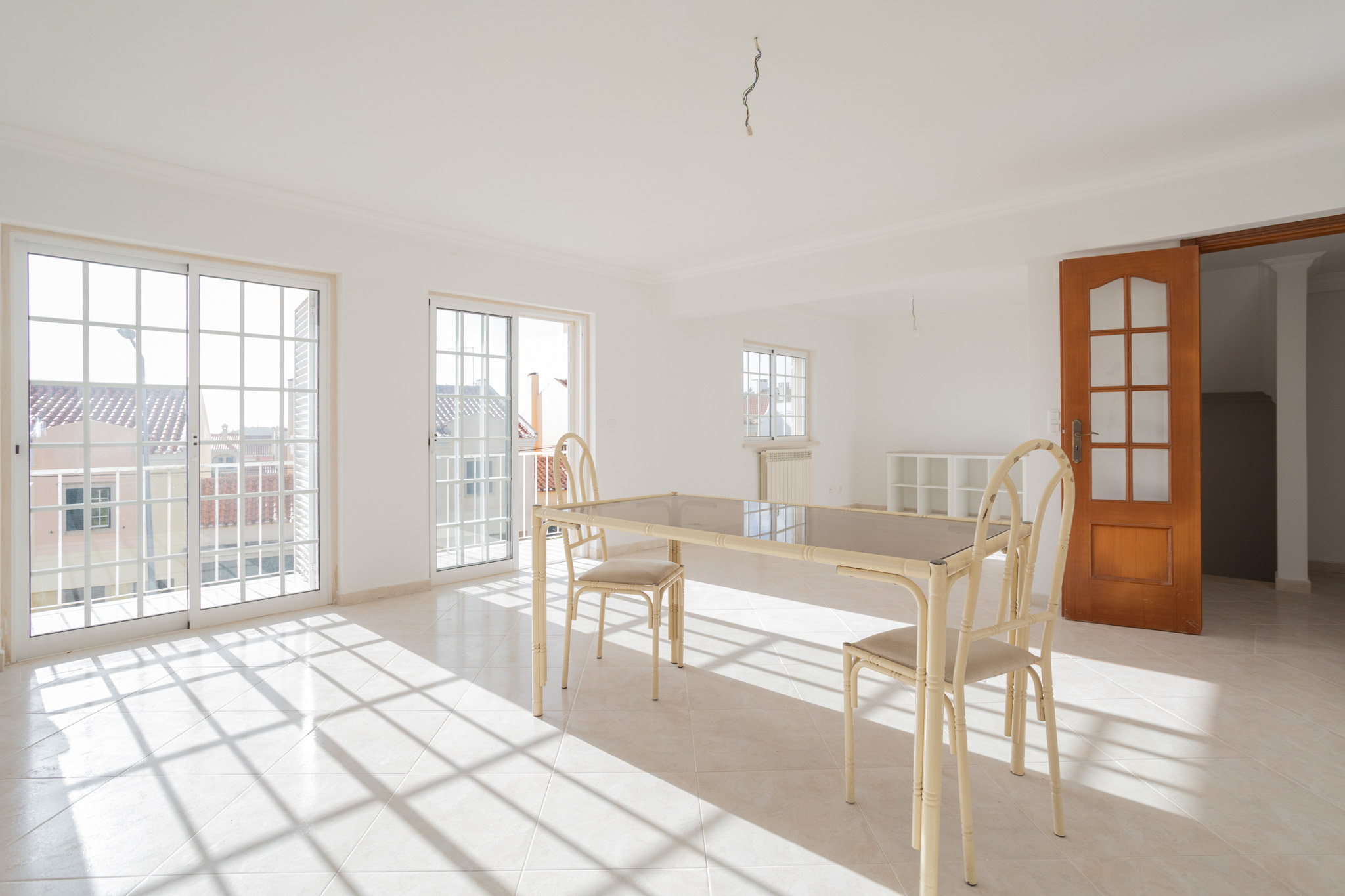 Detached House with Balconies, Unobstructed Views and Ample Family Space in a Quiet Area near the City!