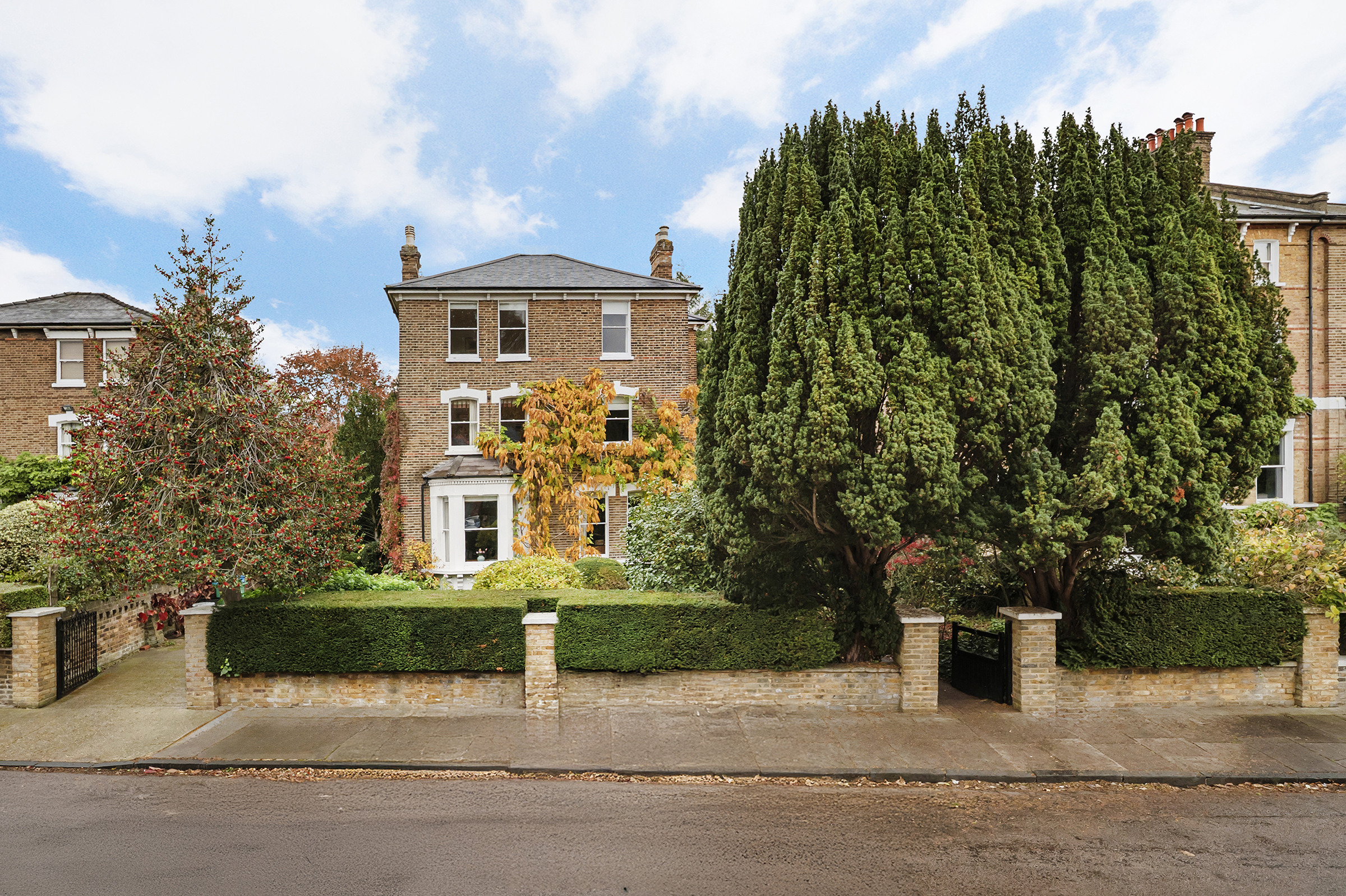A Beautiful Detached Family Home with Access to exclusive private parks