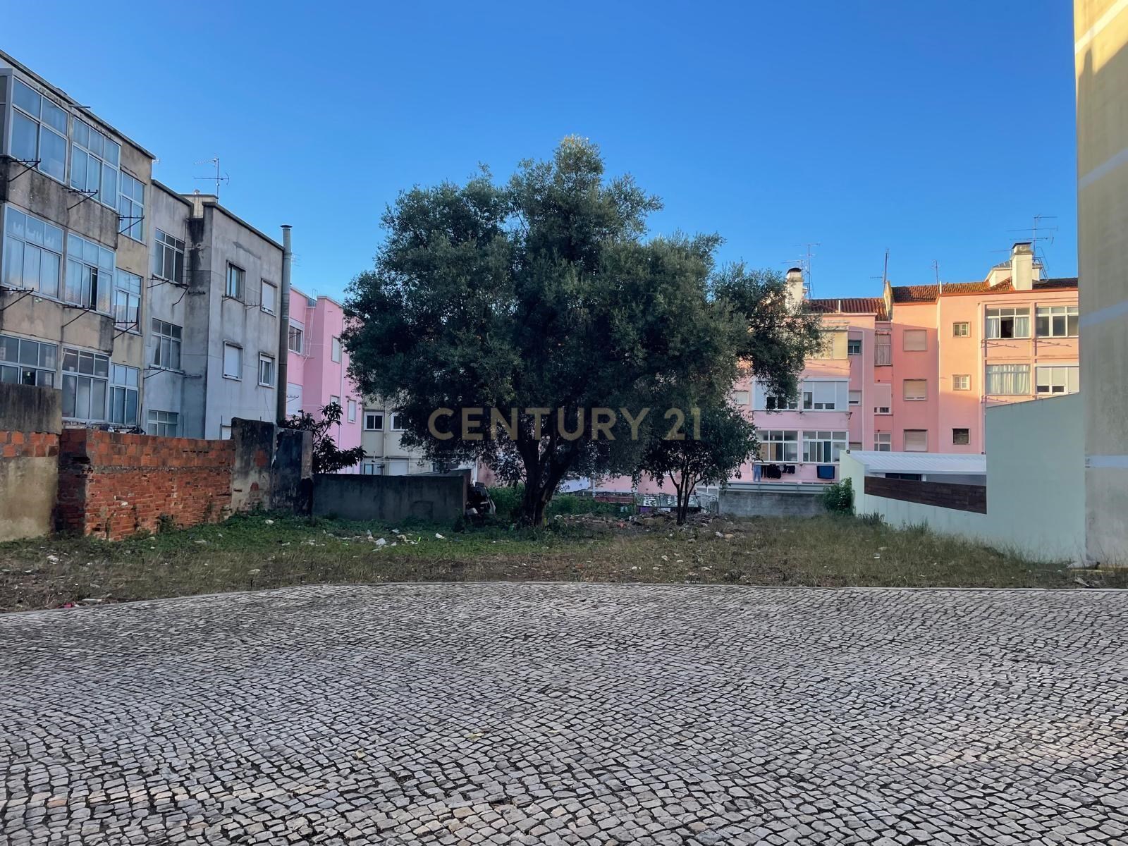 LAND FOR CONSTRUCTION NEXT TO THE AMADORA METRO