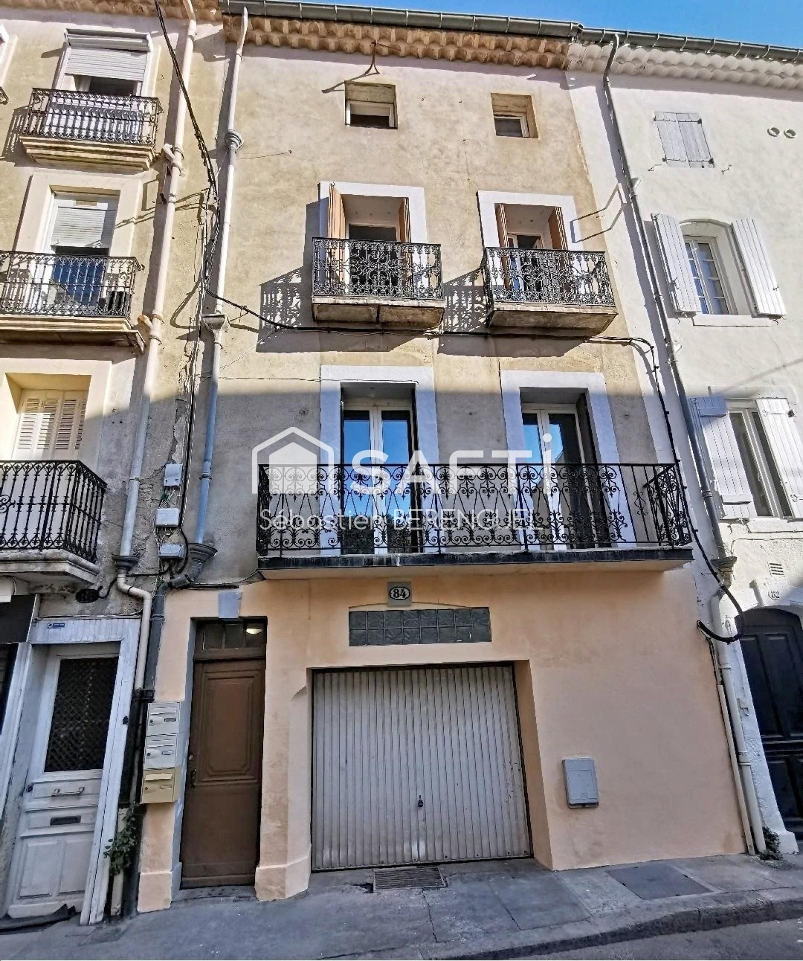 Building for sale in Béziers, France