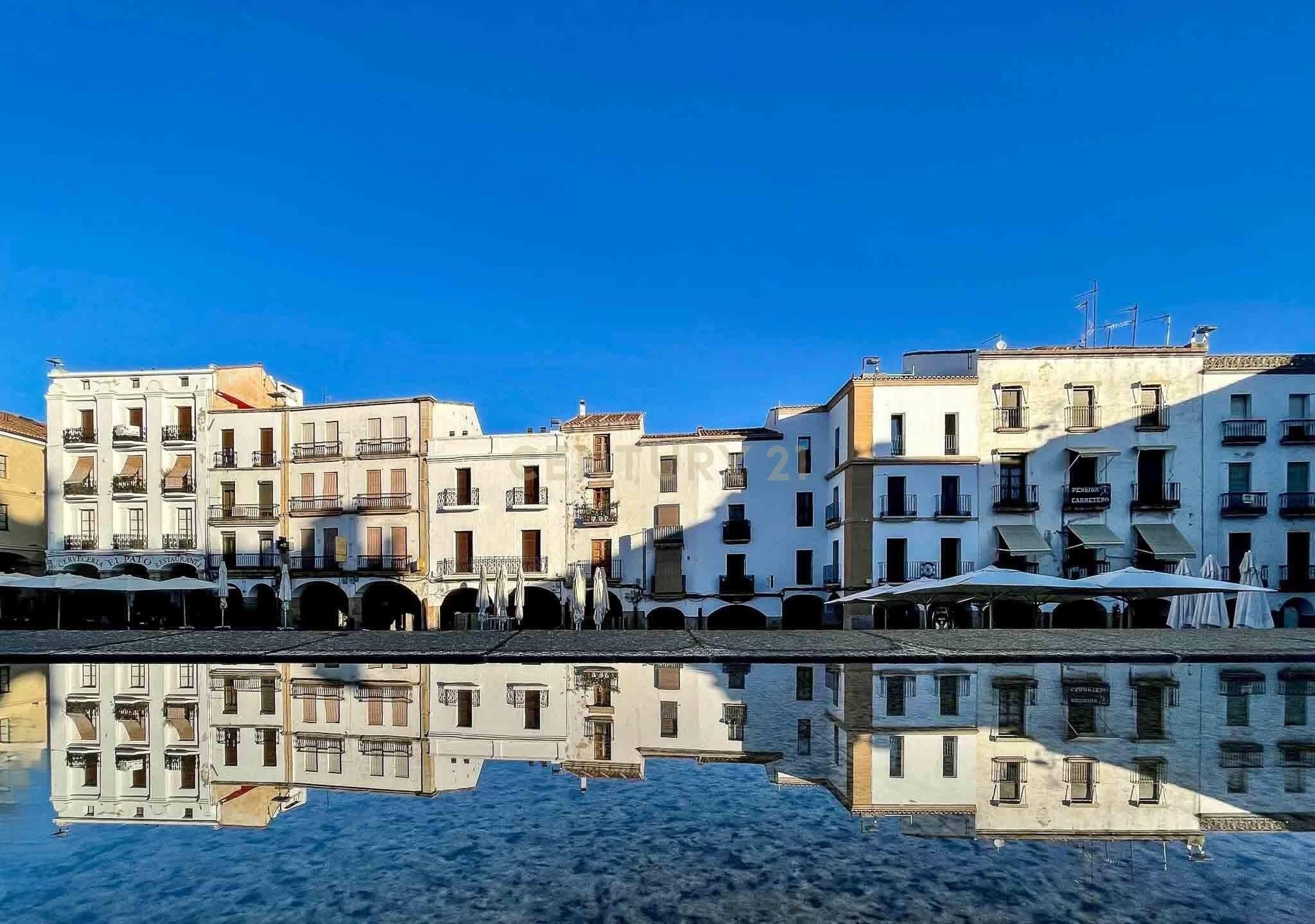 BUILDING IN THE HISTORIC CENTRE OF CÁCERES: IDEAL INVESTORS