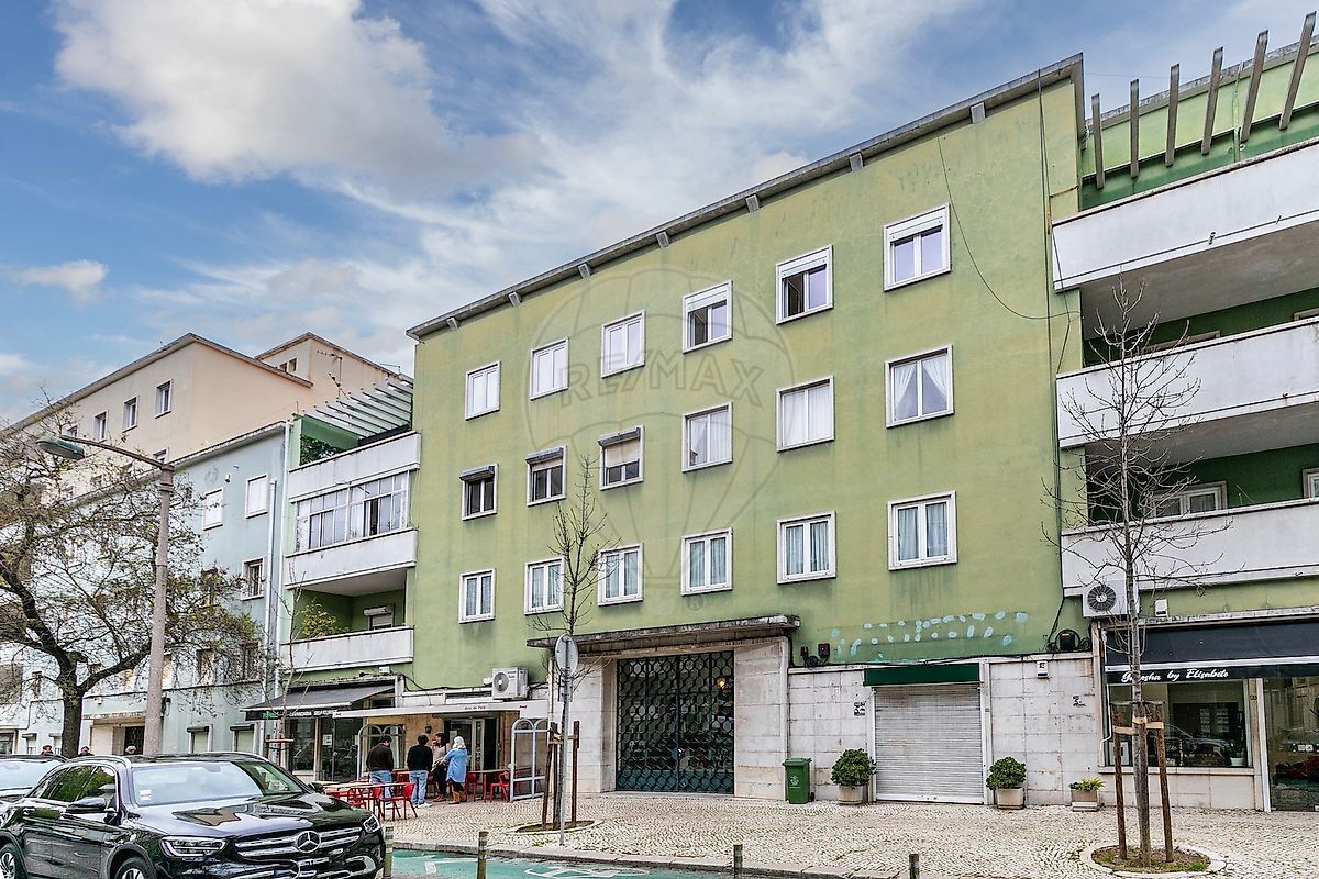 Building for sale in Areeiro, Lisboa
