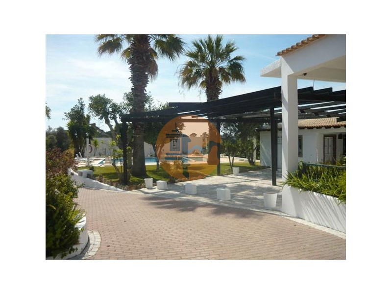 Aparthotel with swimming pool in Ria formosa for sale