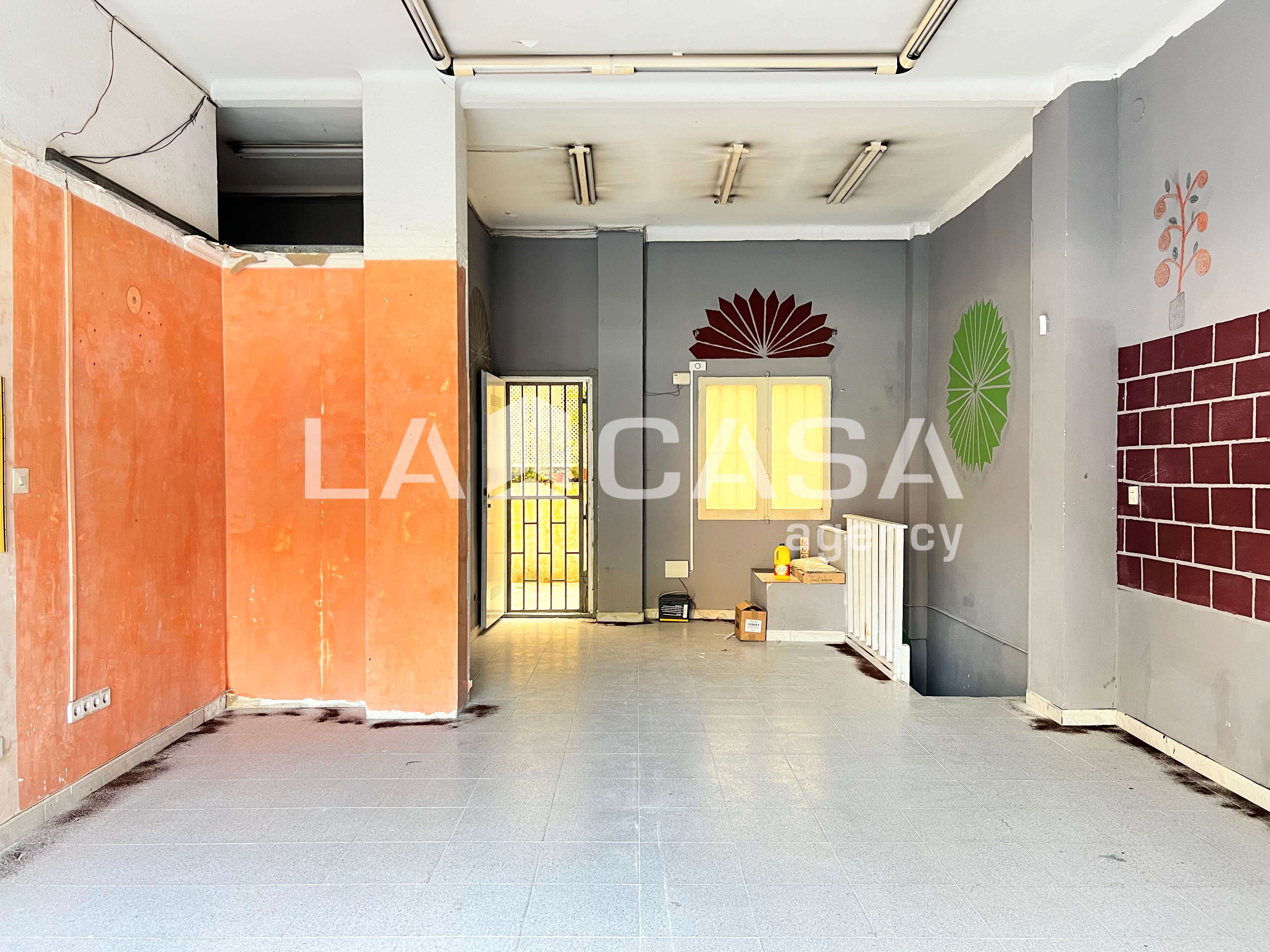 Commercial for sale in Badalona, Spain