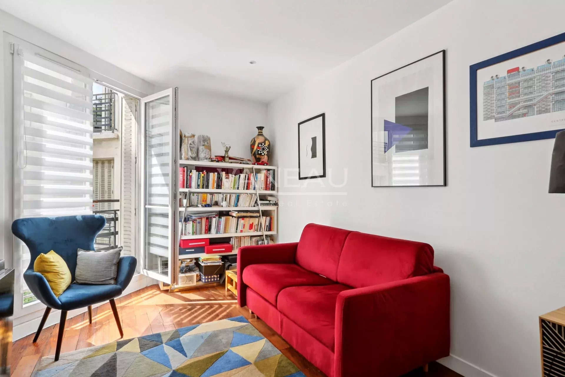 PARIS XVIe - Beautiful old house with elevator