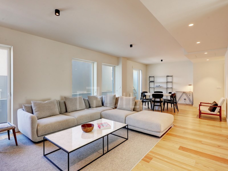 Three-bedroom apartment converted into a two-bedroom unit, with 120 sqm of gross private area, two balconies and two parking spa…