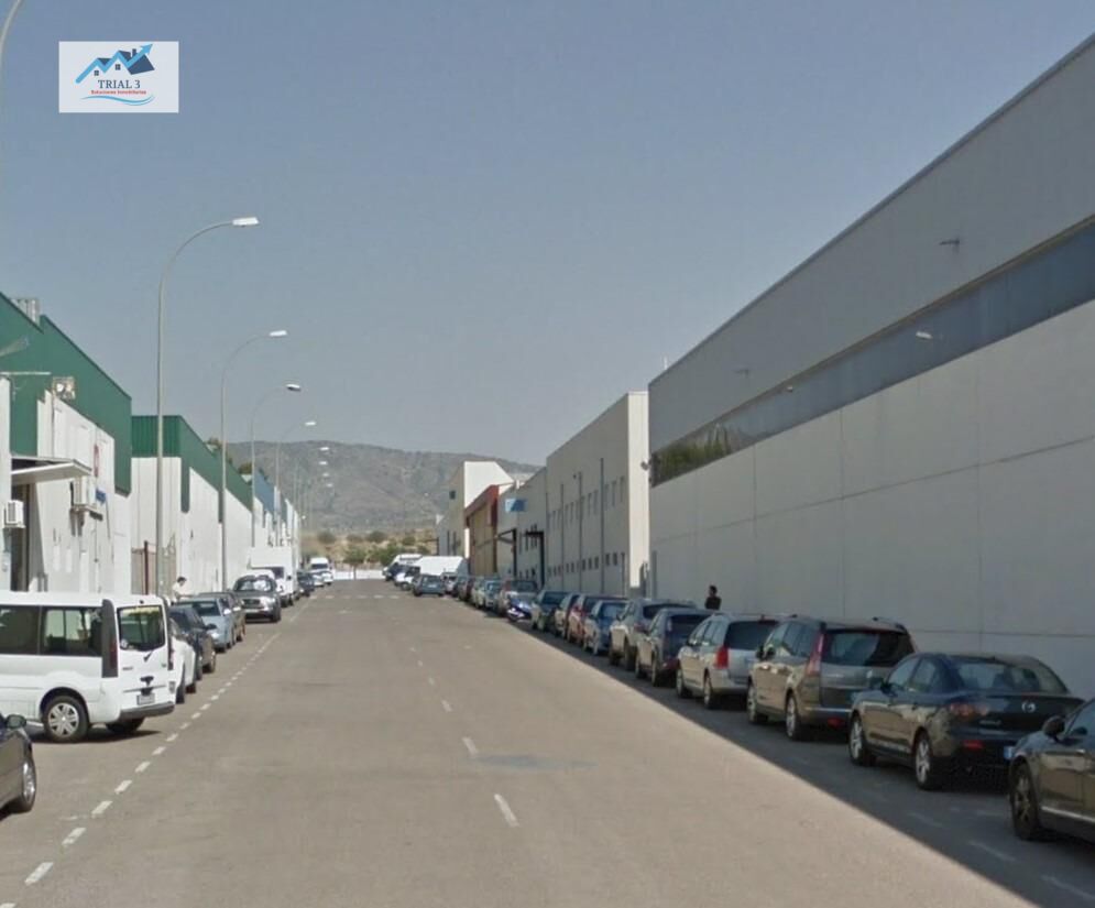 Industrial warehouse for sale in Monóvar (Alicante)