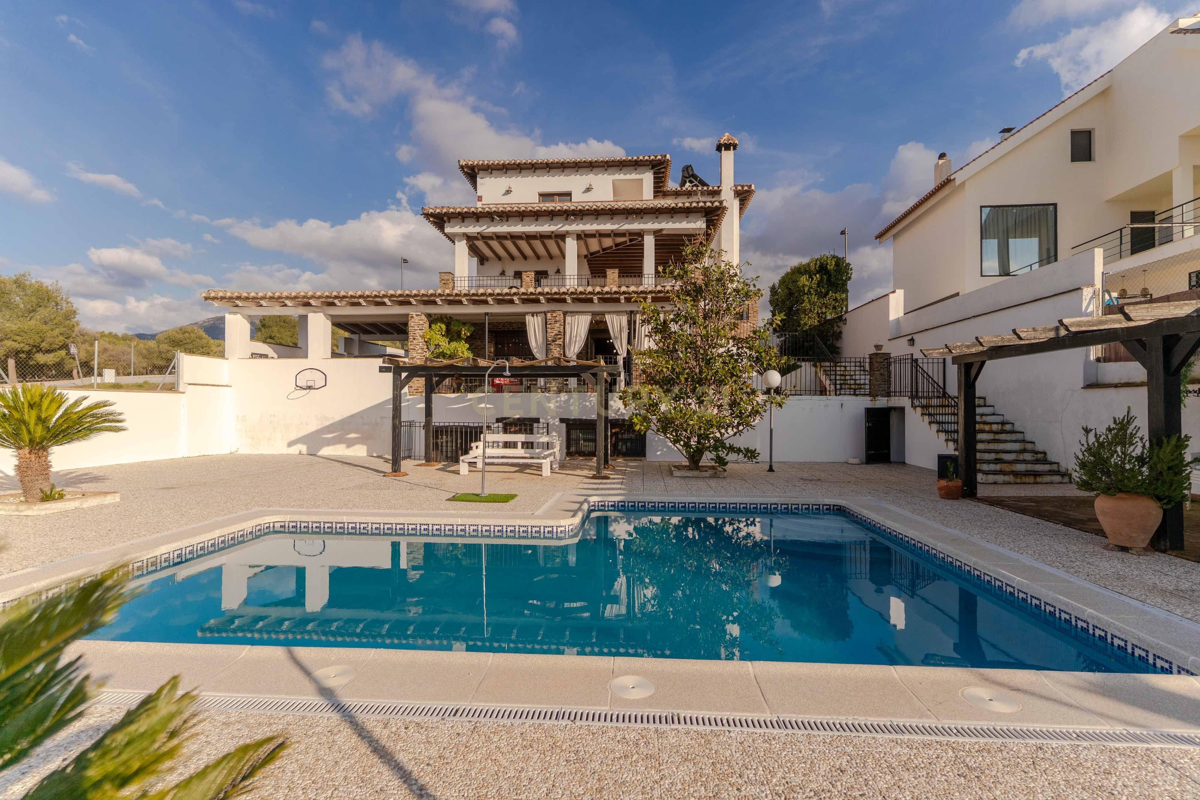 MAGNIFICENT VILLA IN ALTOS DE LA ZUBIA