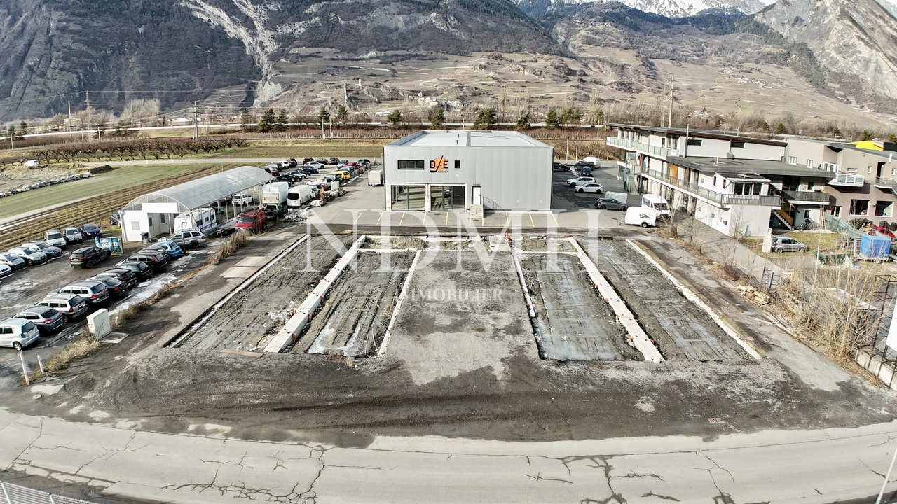 Exceptional plot with commercial project authorised