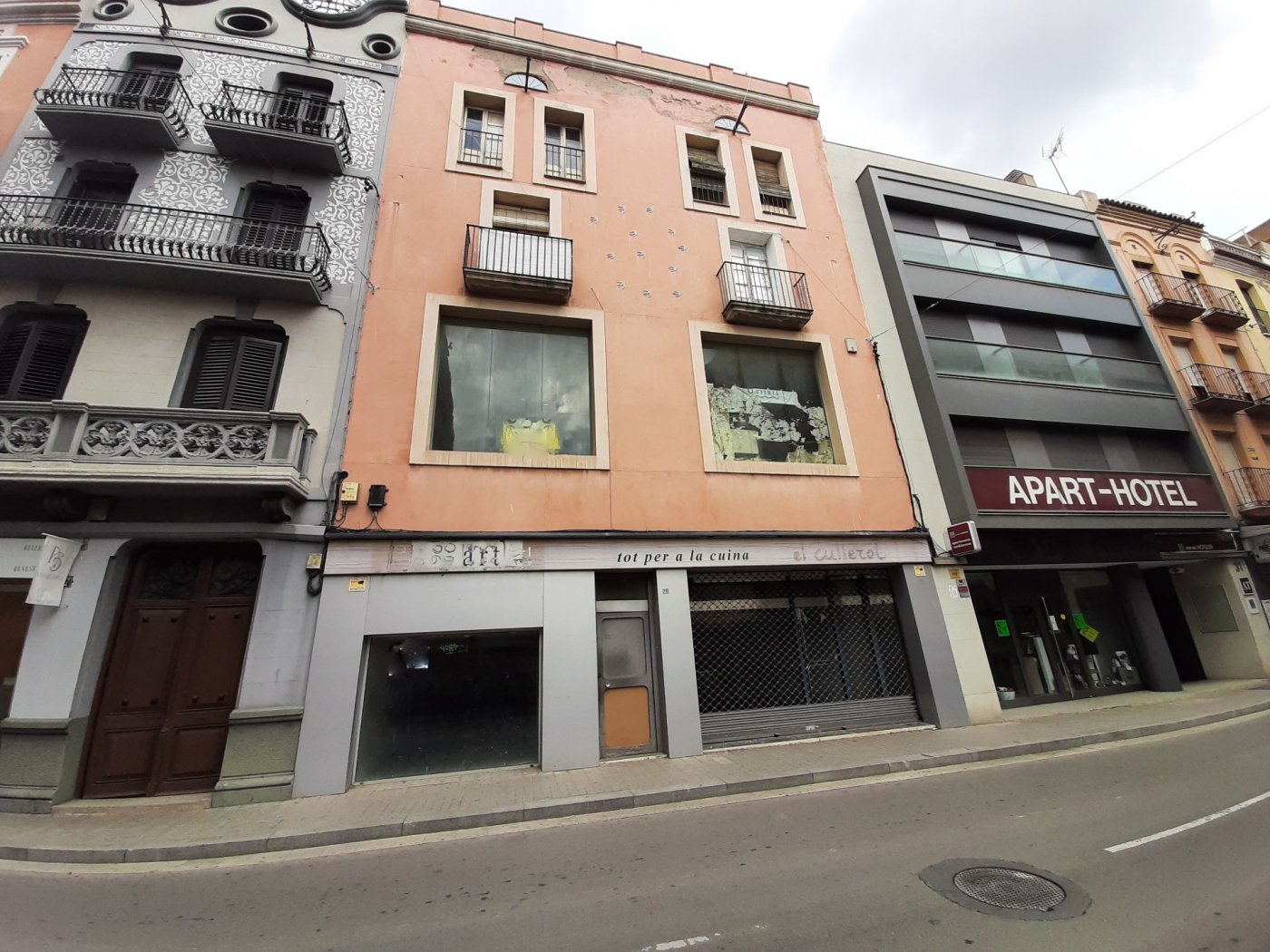 BUILDING ON THE RAMBLA NOVA, IDEAL FOR INVESTORS