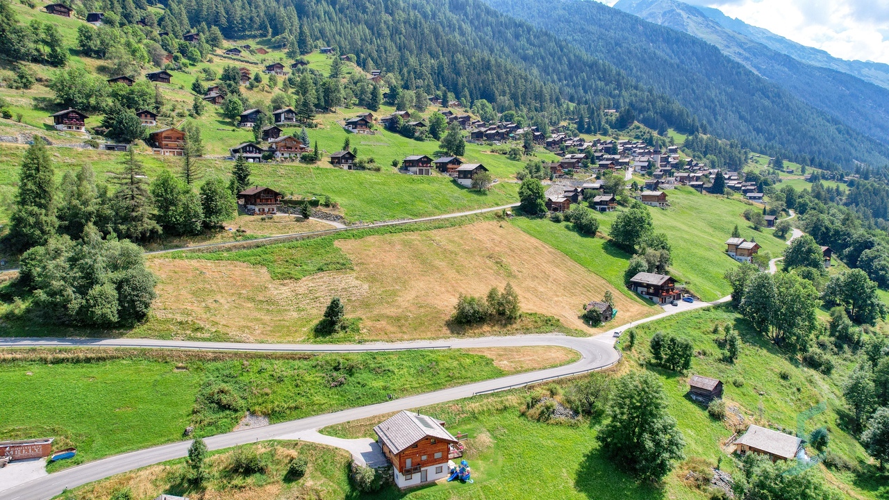 SOLE AGENT Magnificent plot of land of 5950m² for main residence