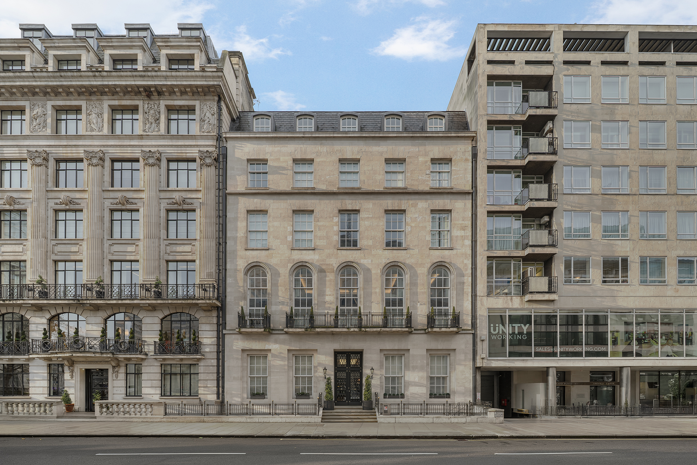 A Lateral Apartment with Terrace on Portland Place