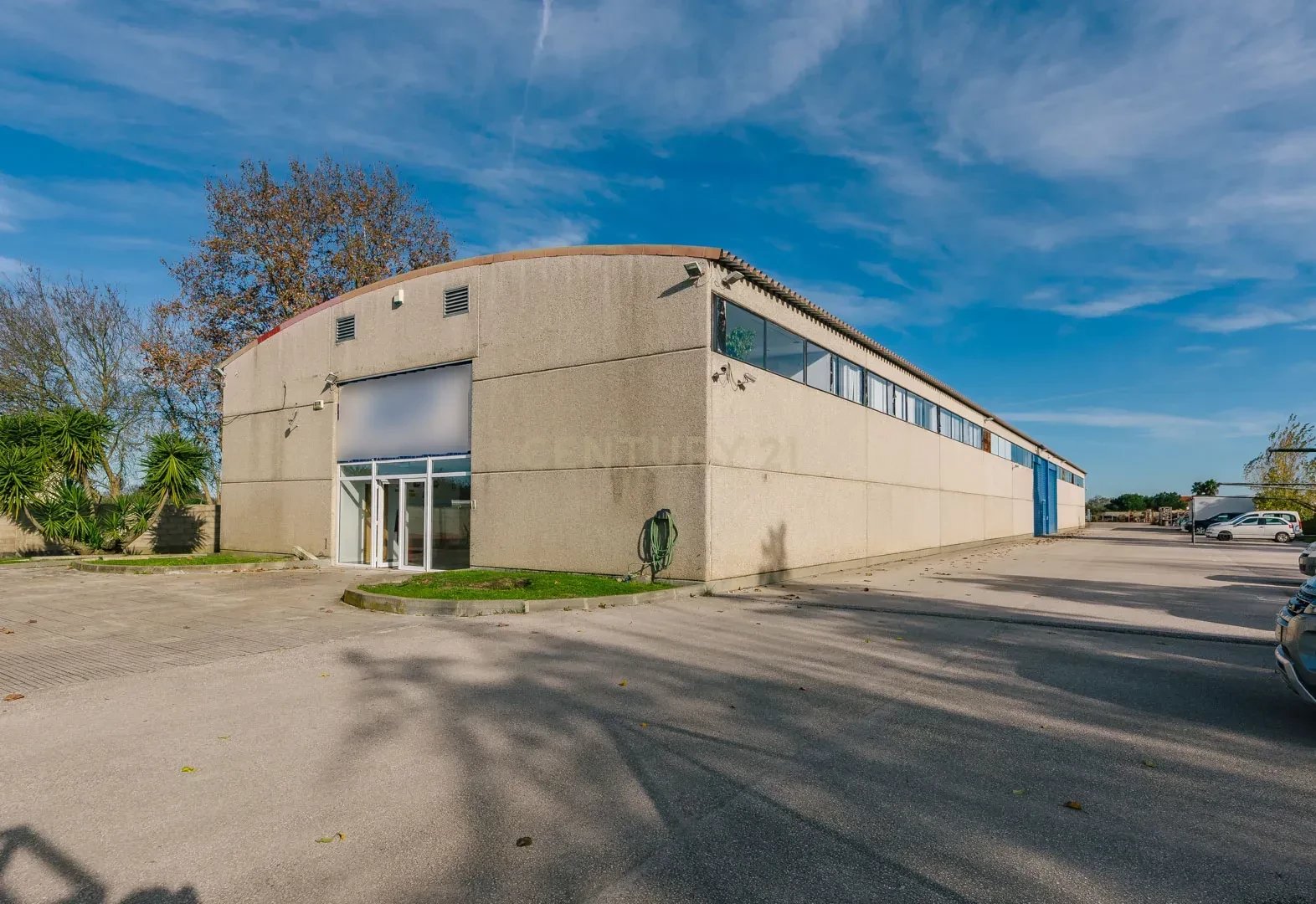 Industrial Warehouse with Offices for Sale in Pinhal Novo