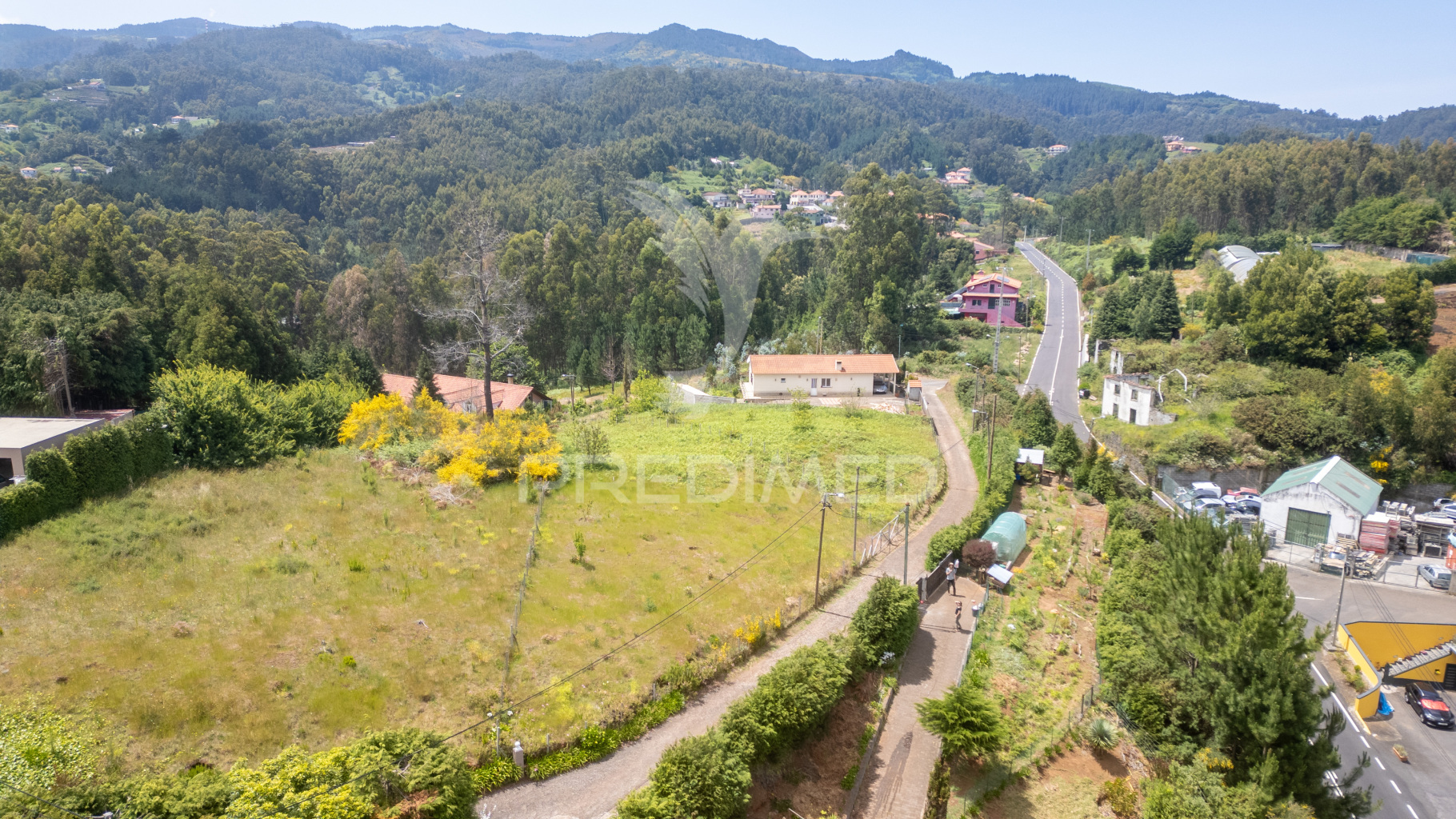 EXCLUSIVE – Land with 2,390 m² – Panoramic View and Sun All Day