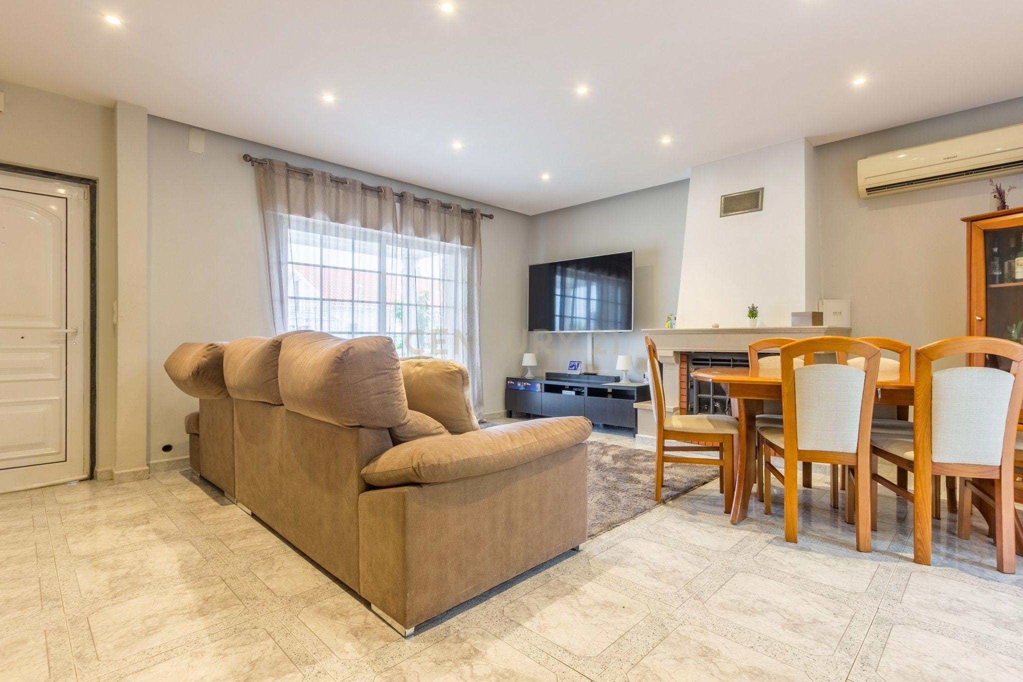 Detached 3+2 bedroom house in Quinta do Conde