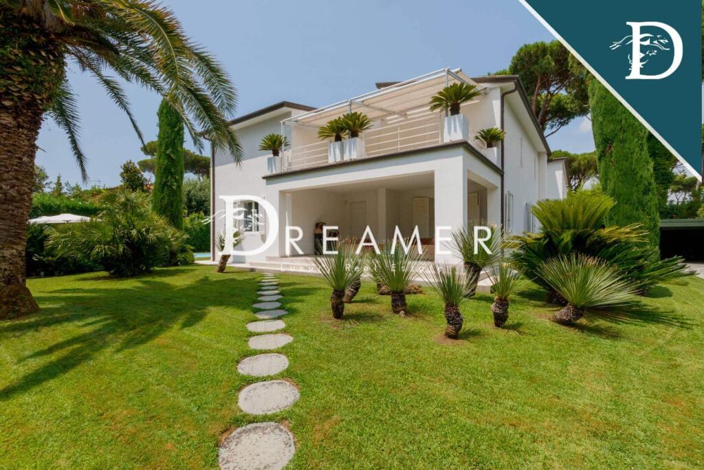 6 bedroom villa for sale in Tuscany, Lucca, Forte Dei Marmi, Italy [Anonymoused]