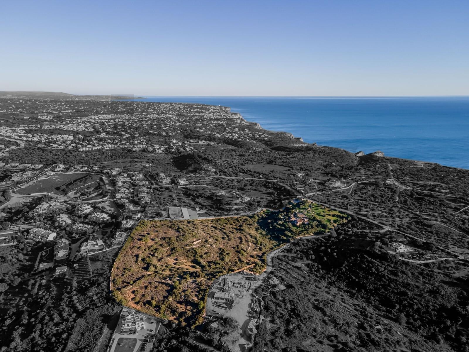 Exclusive Land between Ferragudo and Carvoeiro — Investment Opportunity in the Heart of the Algarve