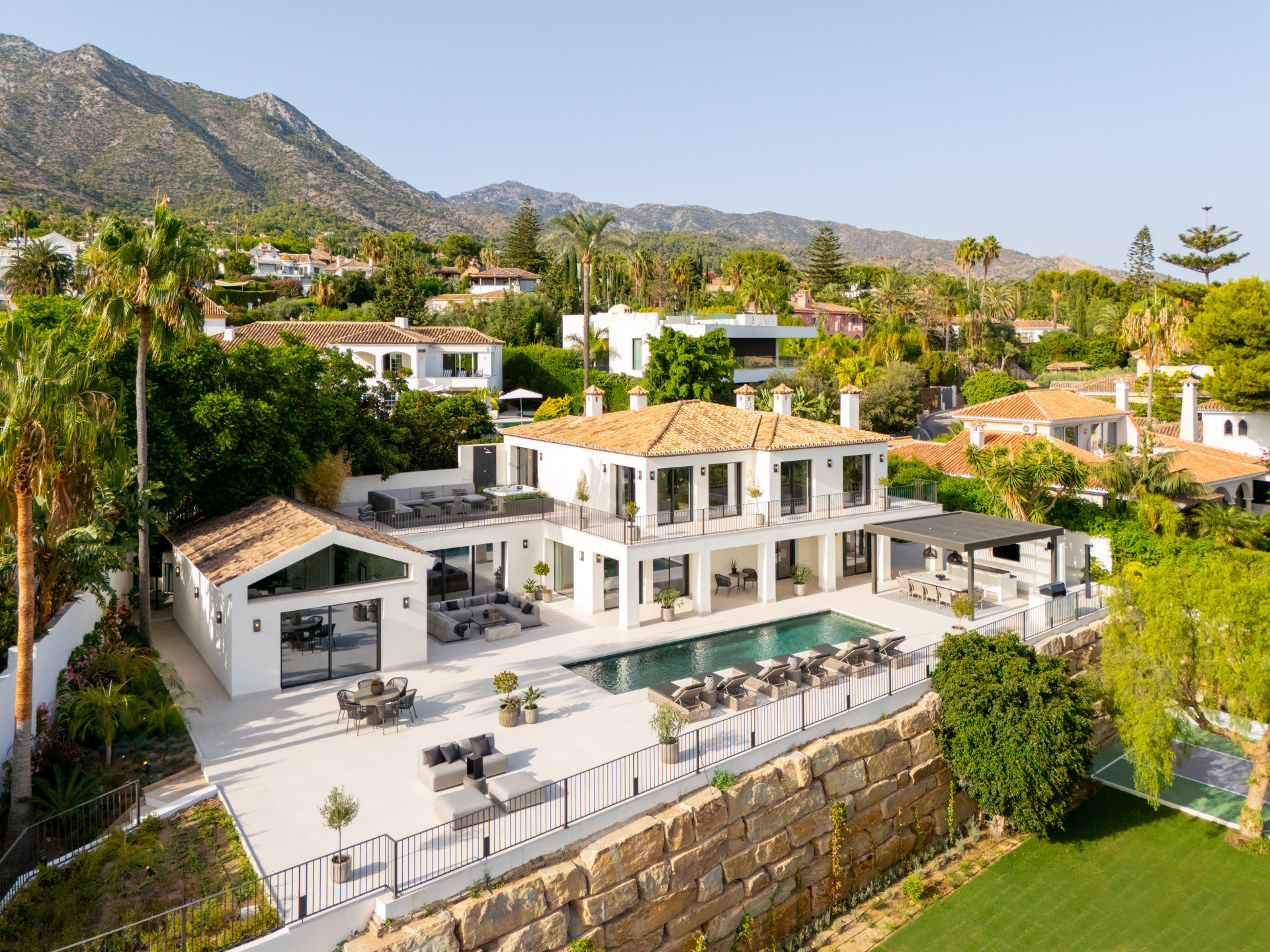 AWARD WINNING LUXURY REAL ESTATE AGENCY, ANDALUSIAN ELEGANCE ON THE MARBELLA GOLDEN MILE