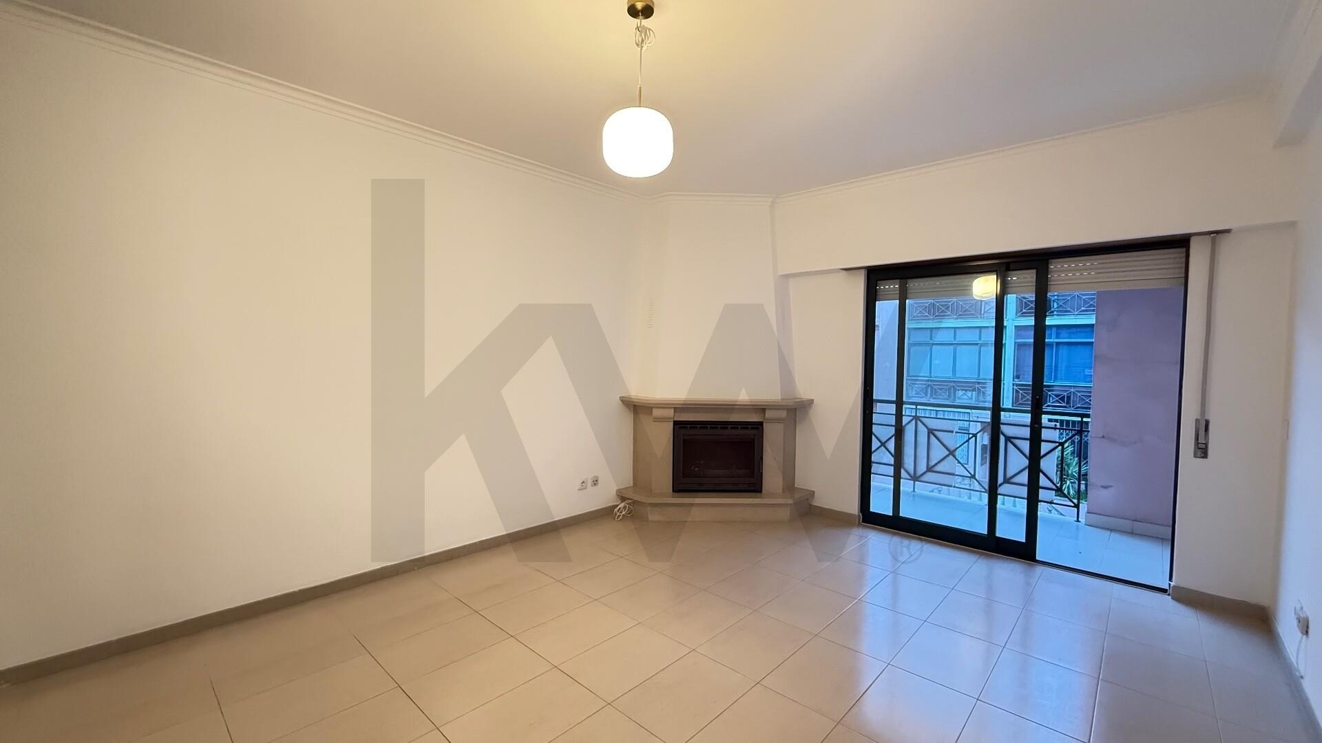 Excellent 2-bedroom apartment with garage for sale in Cascais.