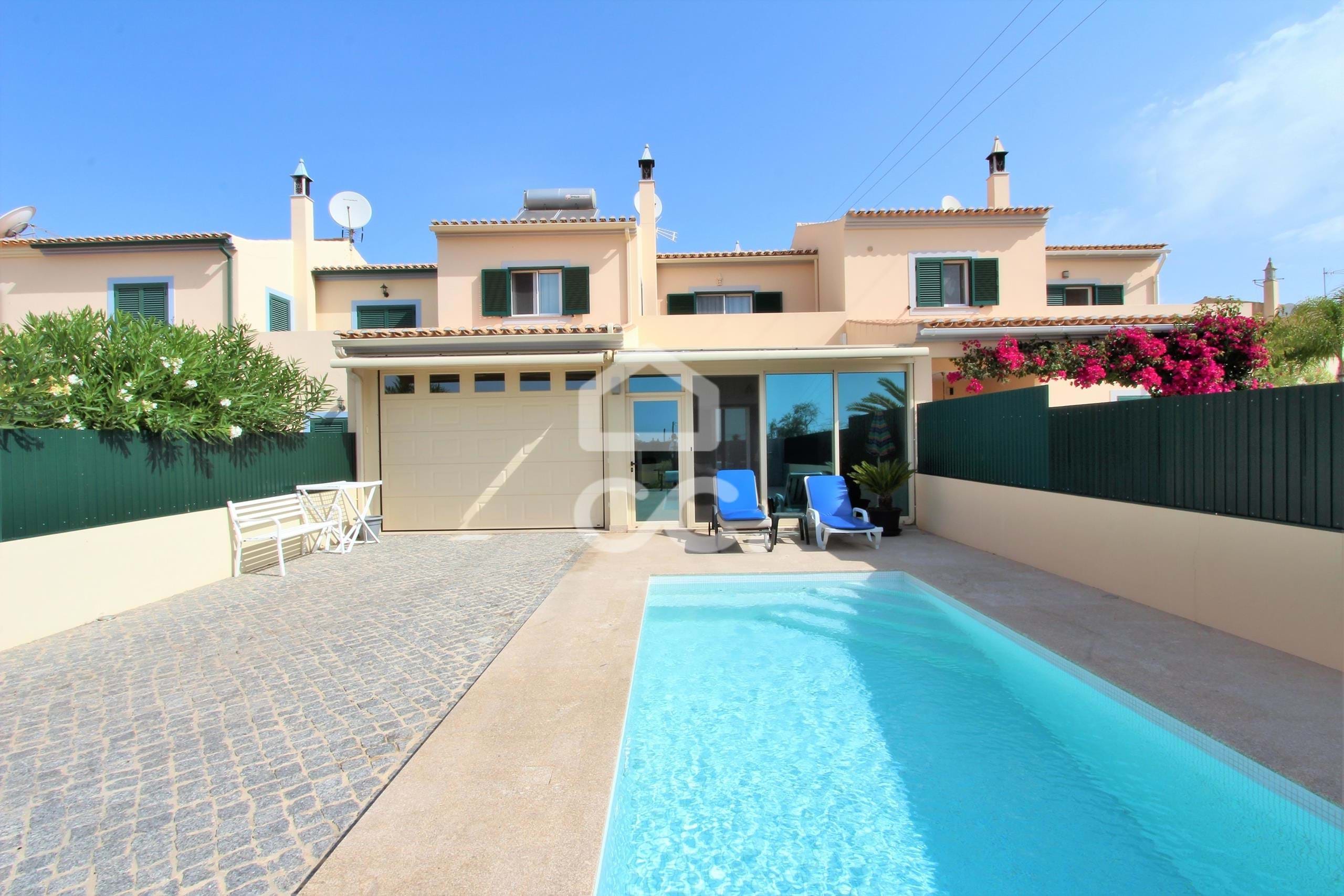 Sale with lifetime usufruct reservation - 3 bedroom villa with swimming pool in Armação de Pêra - Investment Opportunity in the…