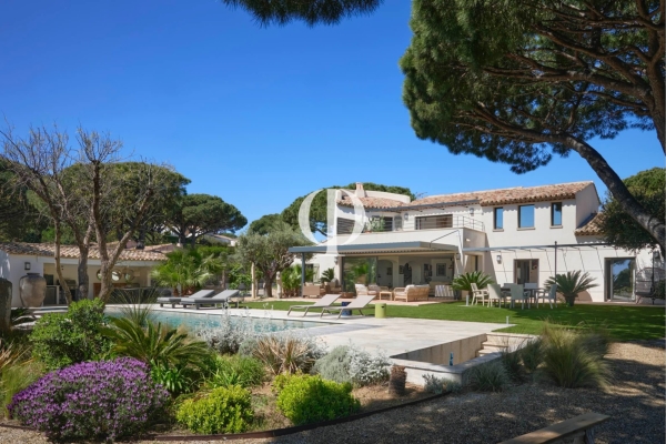 Contemporary bastide with sea and nature views