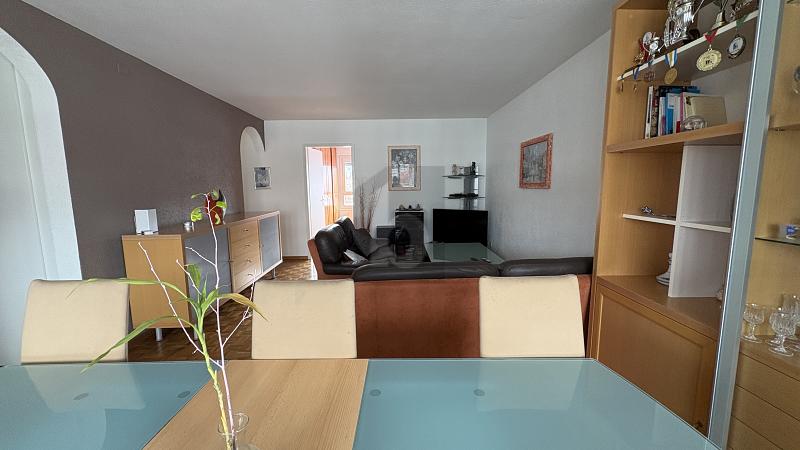 IDEALLY LOCATED CLOSE TO SHOPS