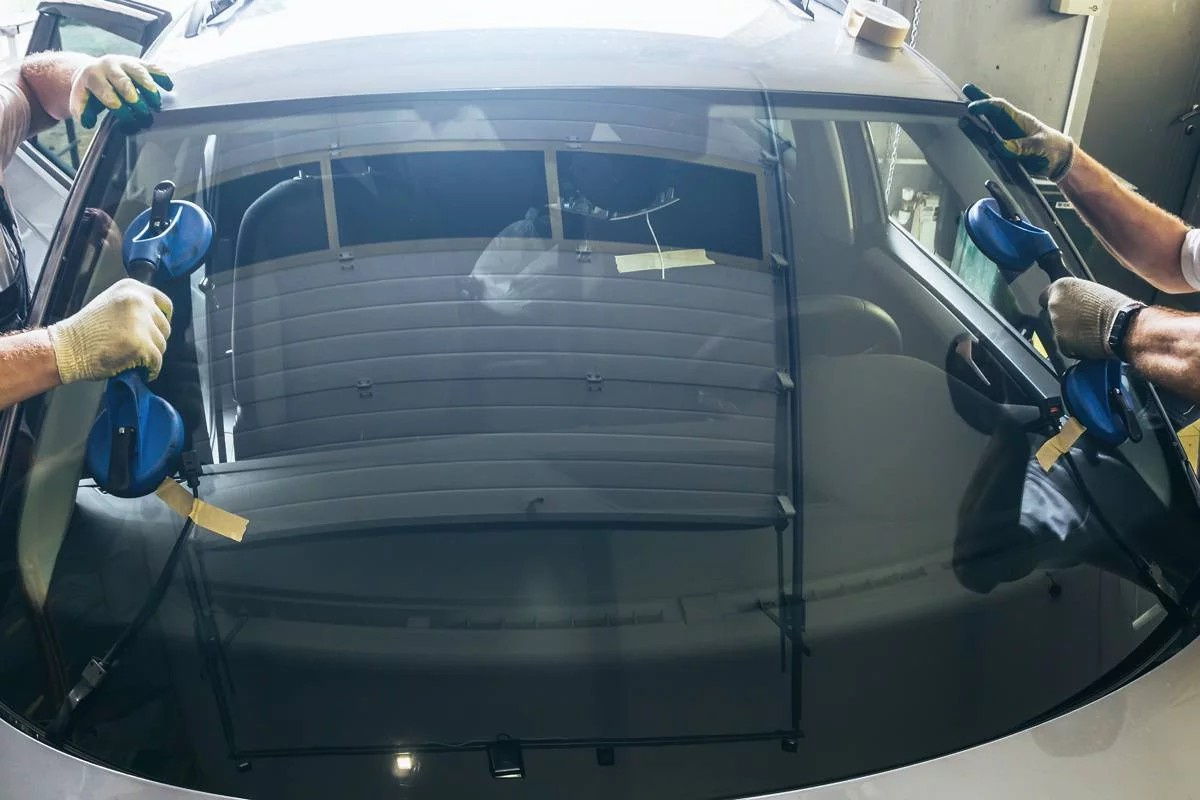 85. VENDÉE: WINDSHIELD INSTALLATION AND REPAIR CENTRE UNDER NATIONAL BRAND FOR SALE