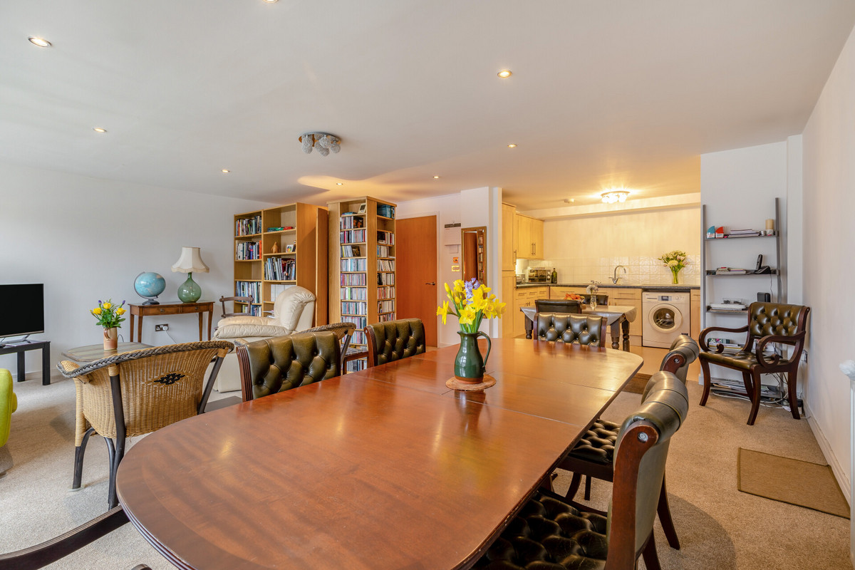 Apartment: for sale in Bristol