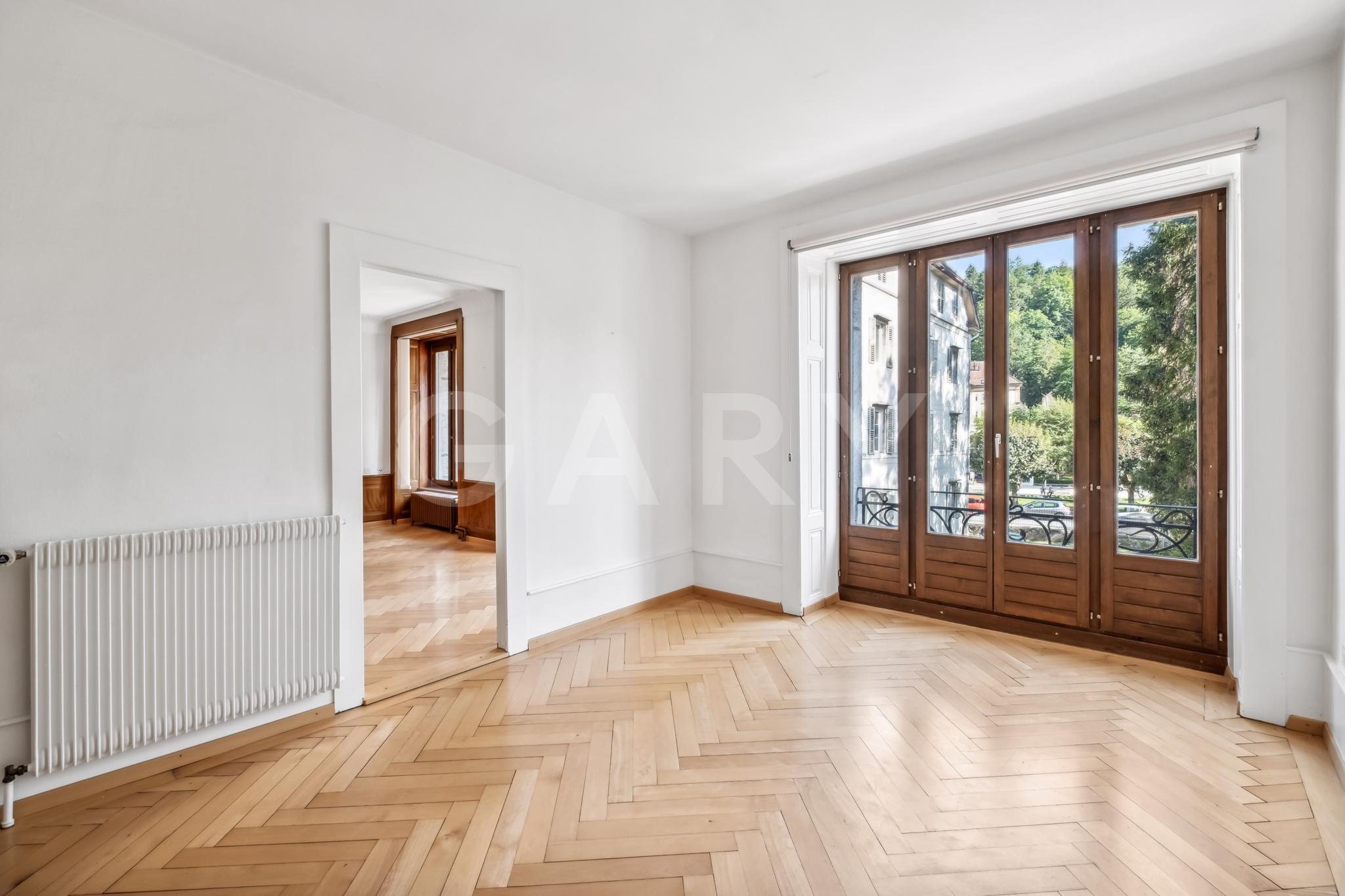 INVESTMENT PROPERTY WITH COMMERCIAL PREMISES AND APARTMENTS