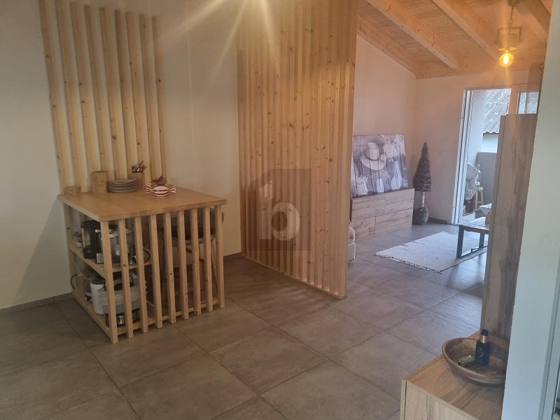 LIVING BETWEEN SUN AND MOUNTAINS