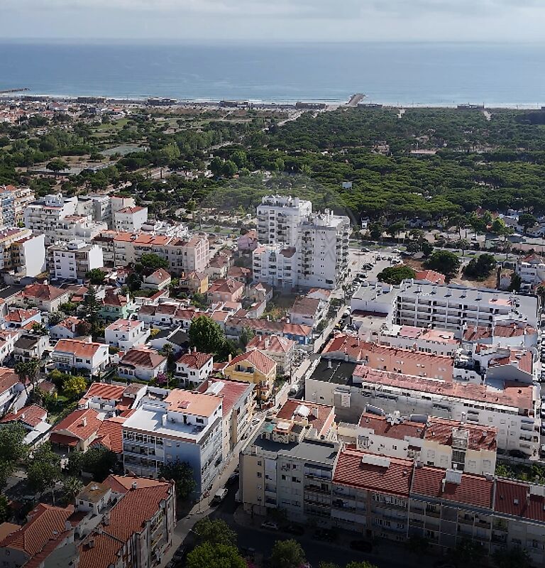 Land for sale in Santo António de Caparica