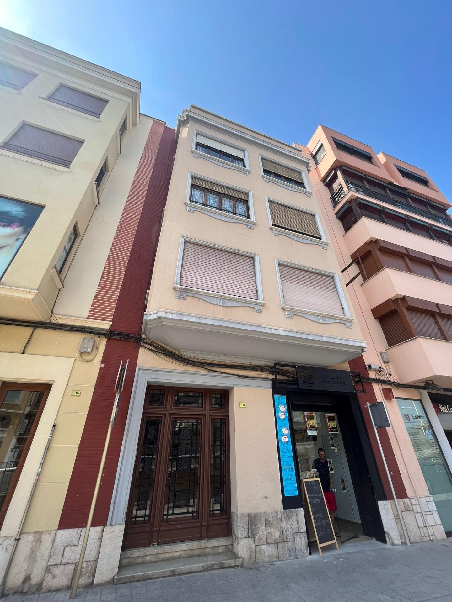Building for sale in the centre of Tortosa -Minimum annual return of 6.70% and maximum of 9.32%