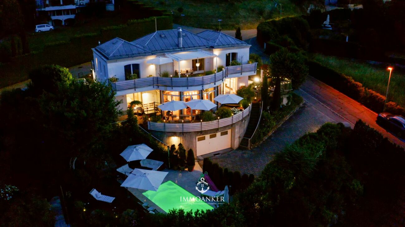 Your personal refuge: The exclusive 9.5-room home with lake view and pool in Richterswil