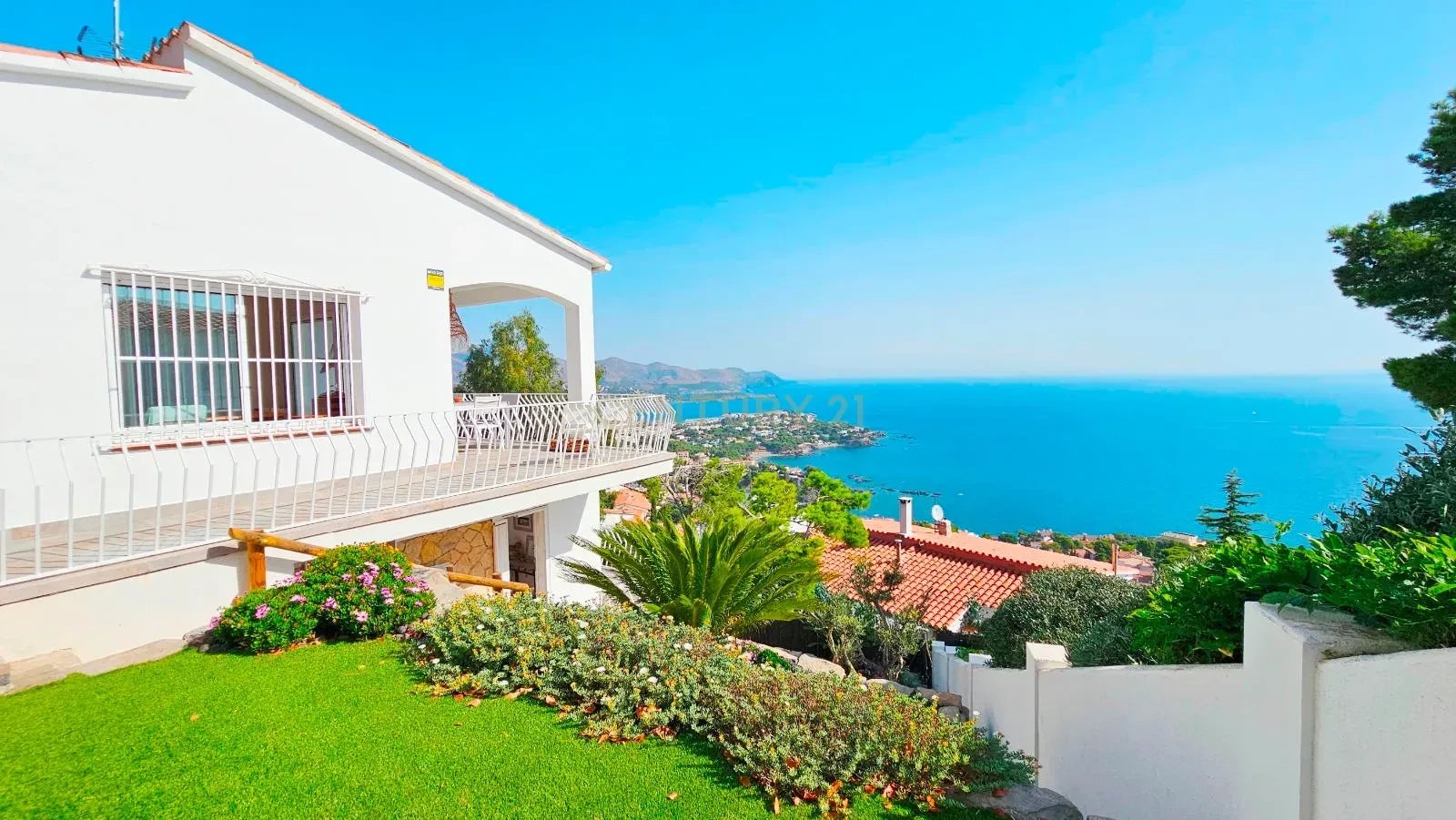 Two independent apartments with sea views and garden in Fener, Llançà