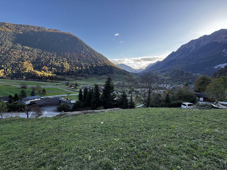 Sloping land with great view – quiet and charming in Vollèges