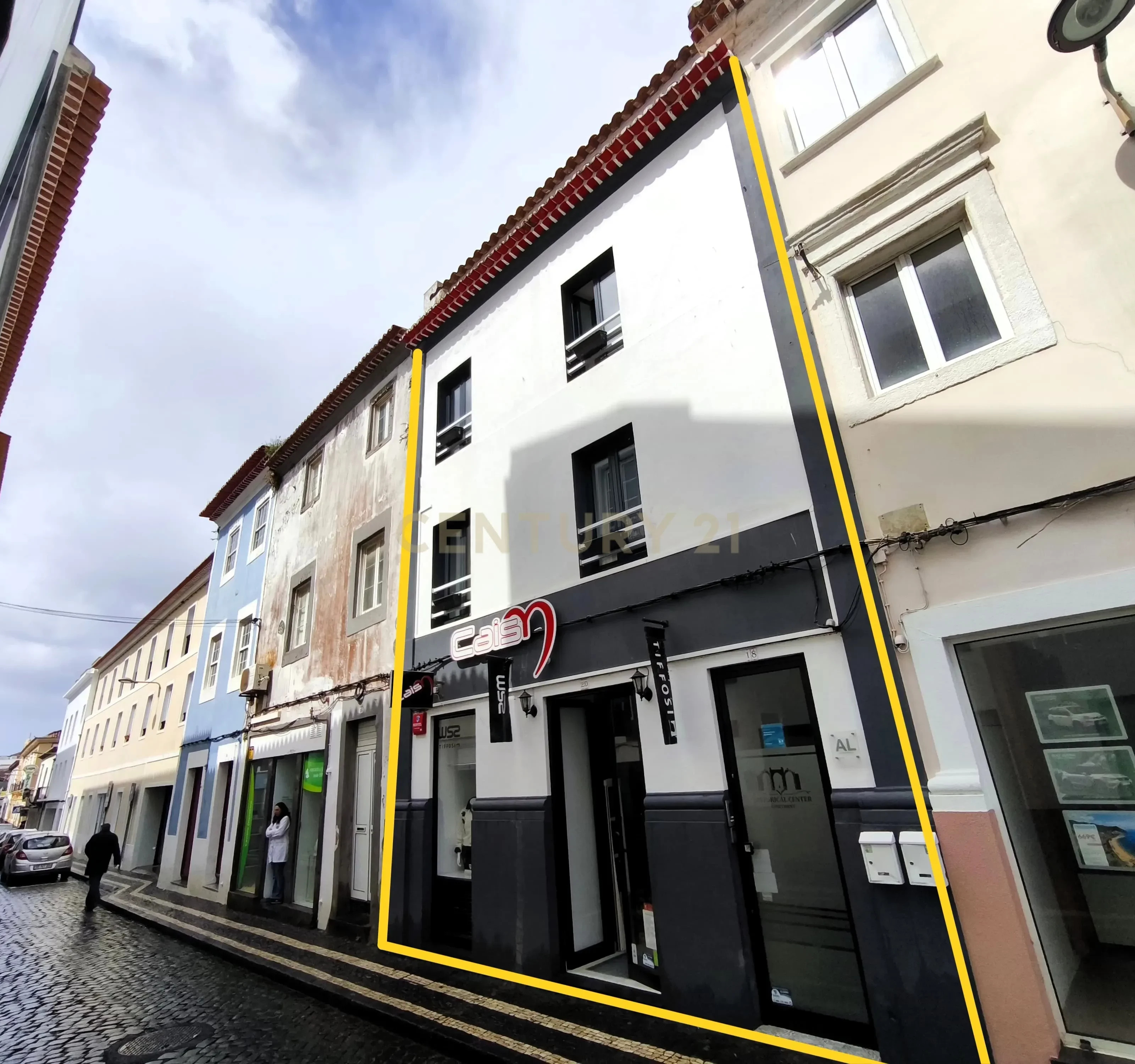 Building in the Historic Center with Commercial Space and Three Independent Apartments - São José - Ponta Delgada