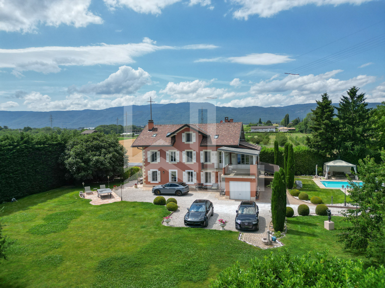 Superb bastide of character on the heights of Nyon