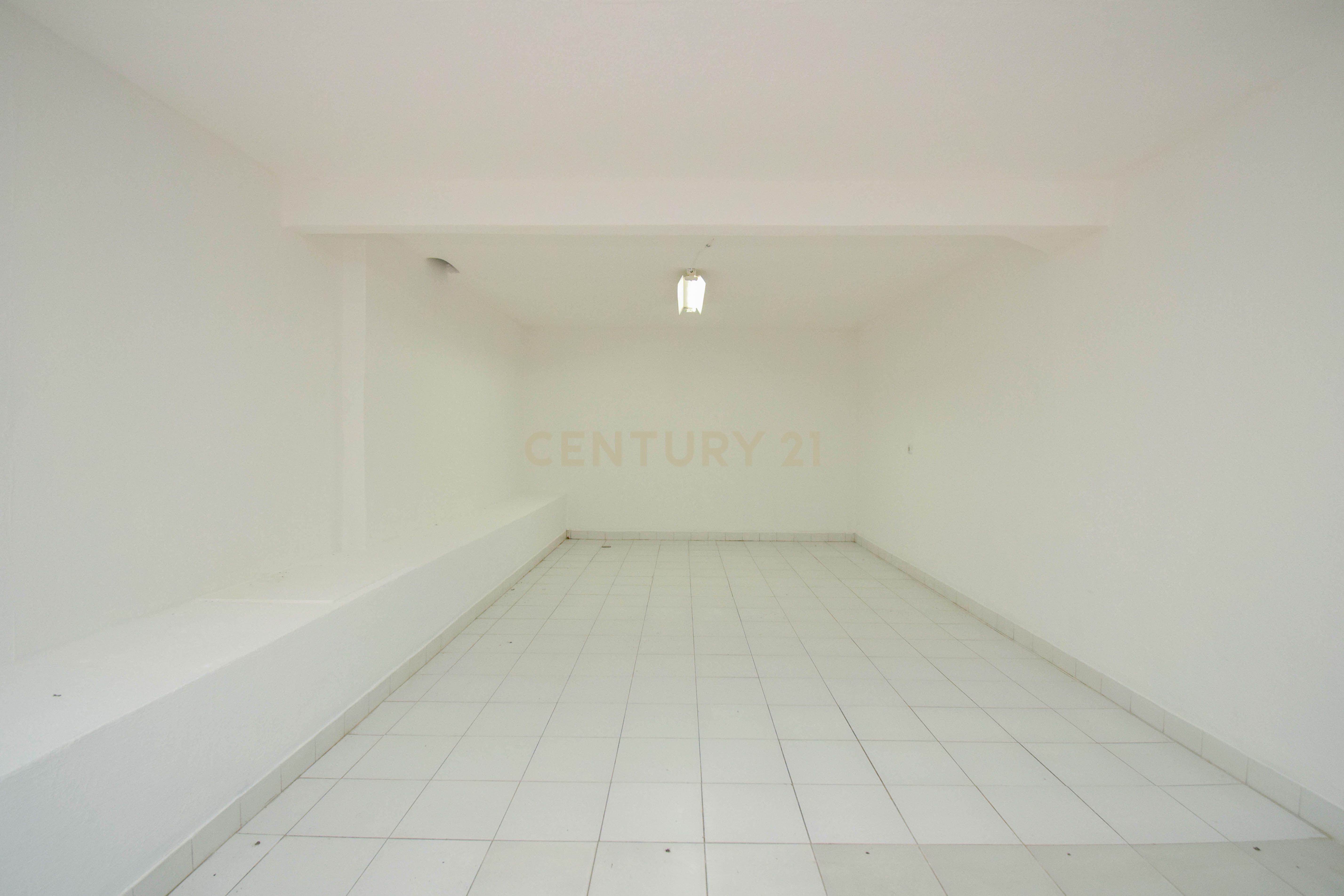 Shop for Sale - Unique Opportunity in Moinhos da Funcheira!